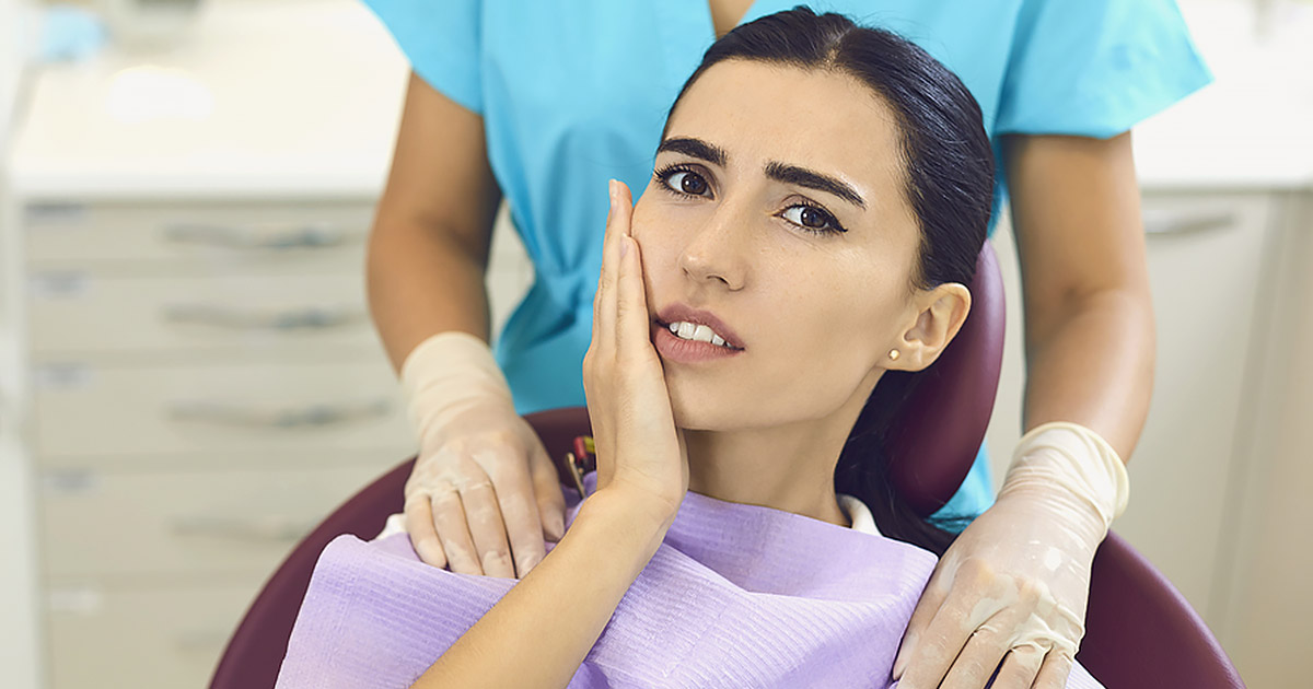 woman with jaw pain at dentist